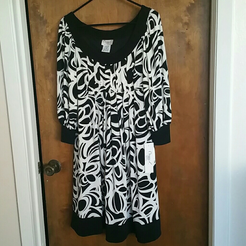 BLACK & WHITE PRINT DRESS
